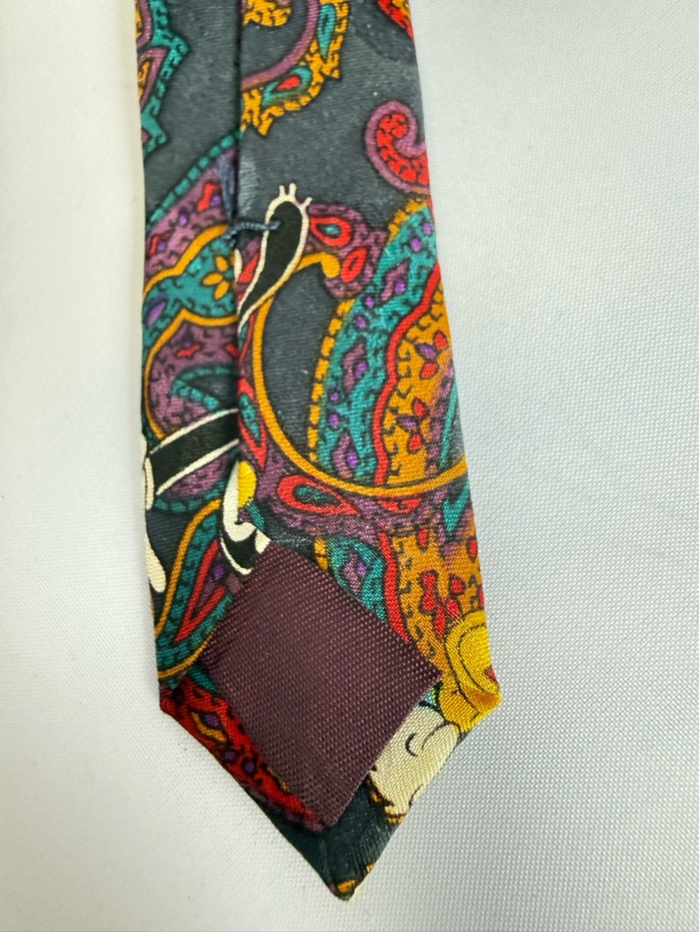 Vintage Disney Mickey & Friends Paisley Print Neck Tie 100% Silk Pluto Goofy - Picture 9 of 10